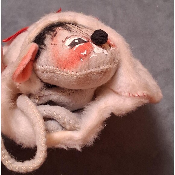 Vintage Annalee Christmas Mouse in Mitten Felt Plush Ornament Decor - Picture 3 of 5